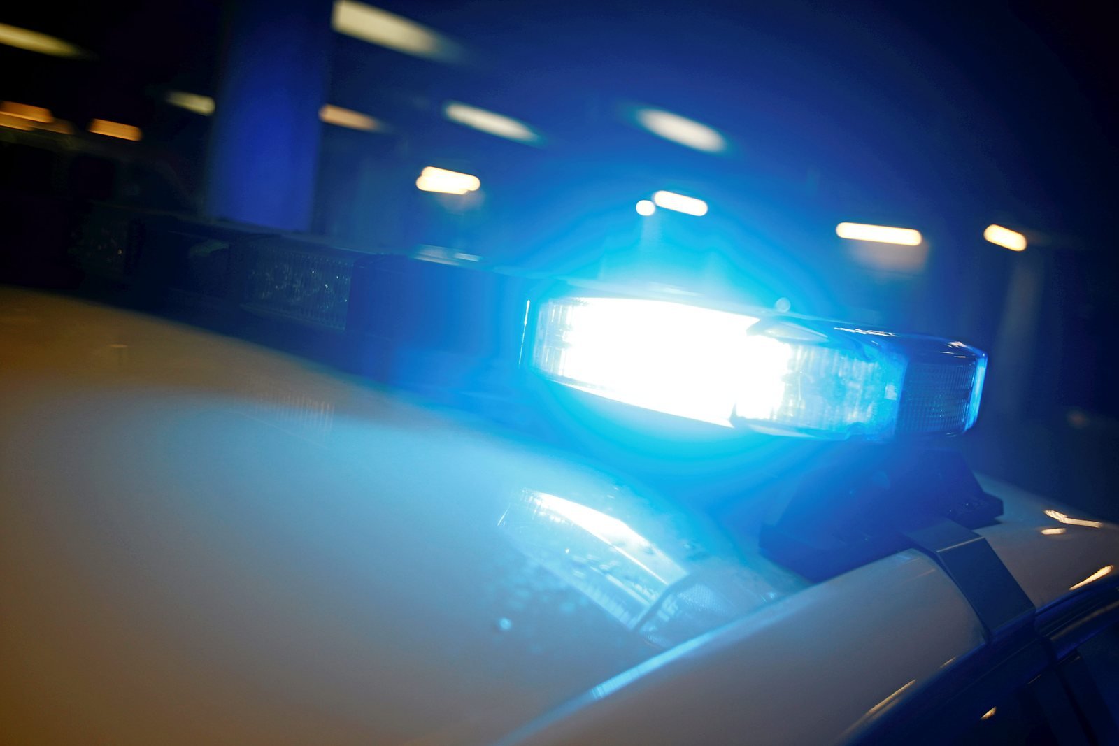 En 23-årig mand er blevet dømt for vanvidskørsel og for at have udsat andre for fare efter en længere biljagt.