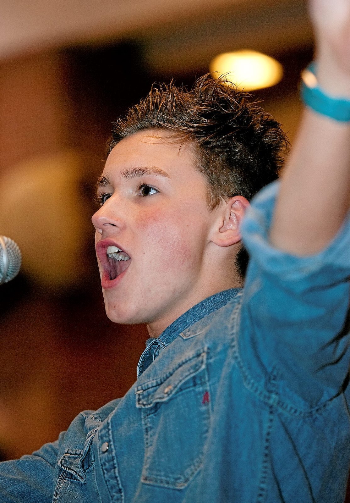 DJ'en Morten Hampenberg har skrevet en sang til Melodi Grand Prix - og X Factor-Jesper skal synge den.