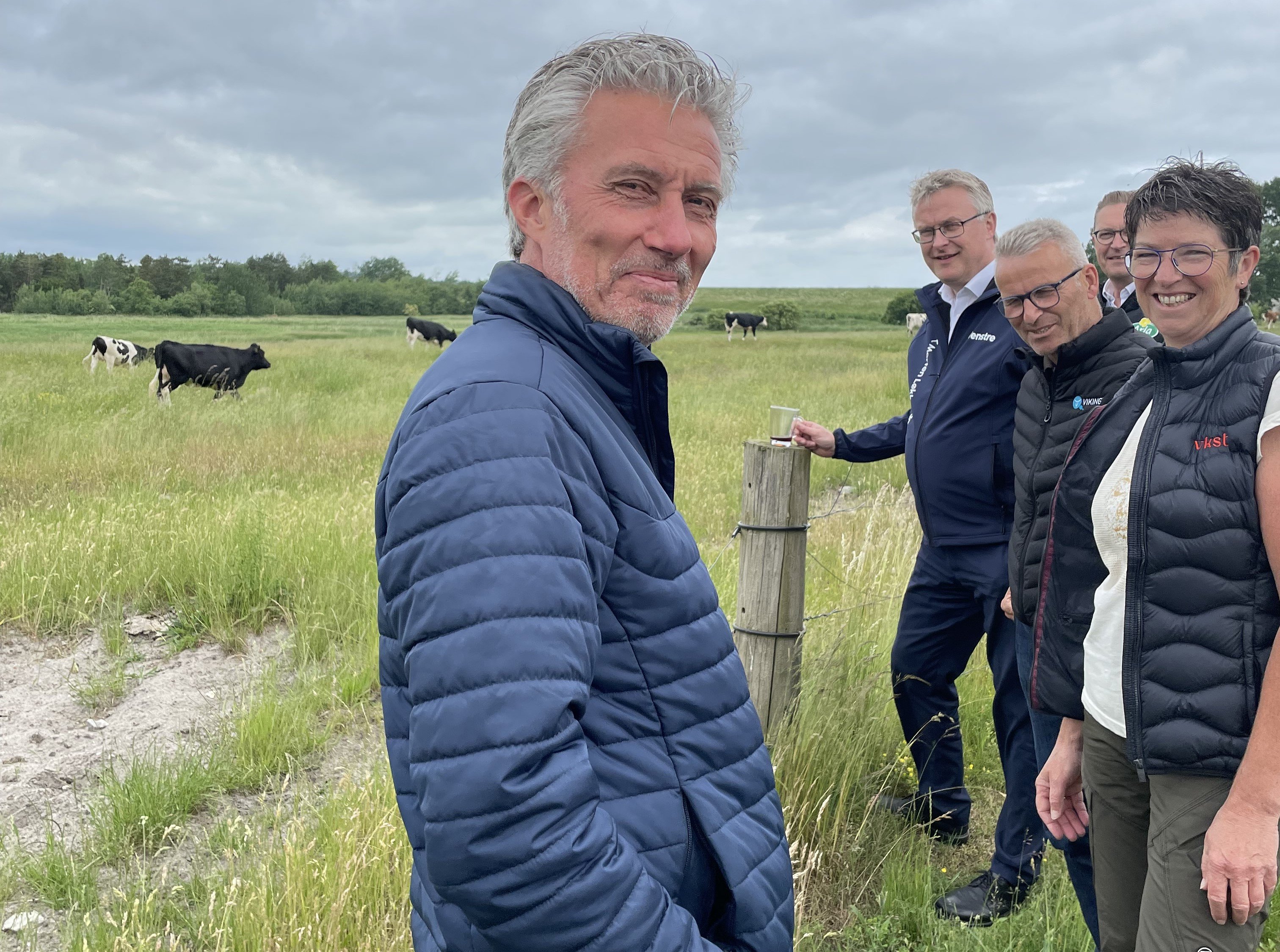 Jacob Jensen (V) og  Morten Løkkegaard (V) har været på gårdbesøg i Gislinge.