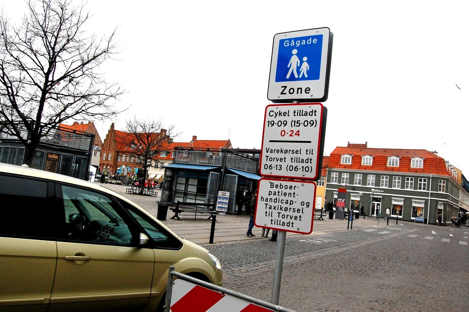 Bilerne kommer tilbage til Køge Torv – Sjællandske Nyheder