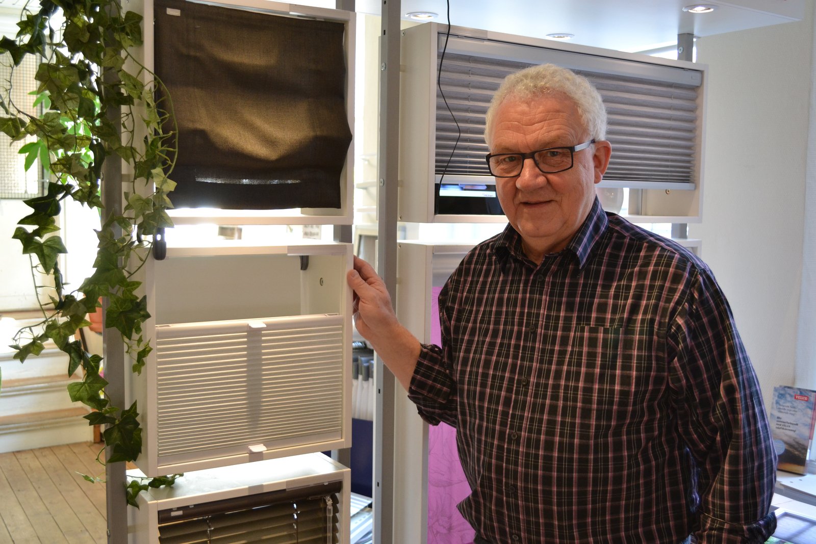 Hos Anskjær Gardin & Modestoffer i Kordilgade kan man spare på energien ved at købe Duette plisségardiner.