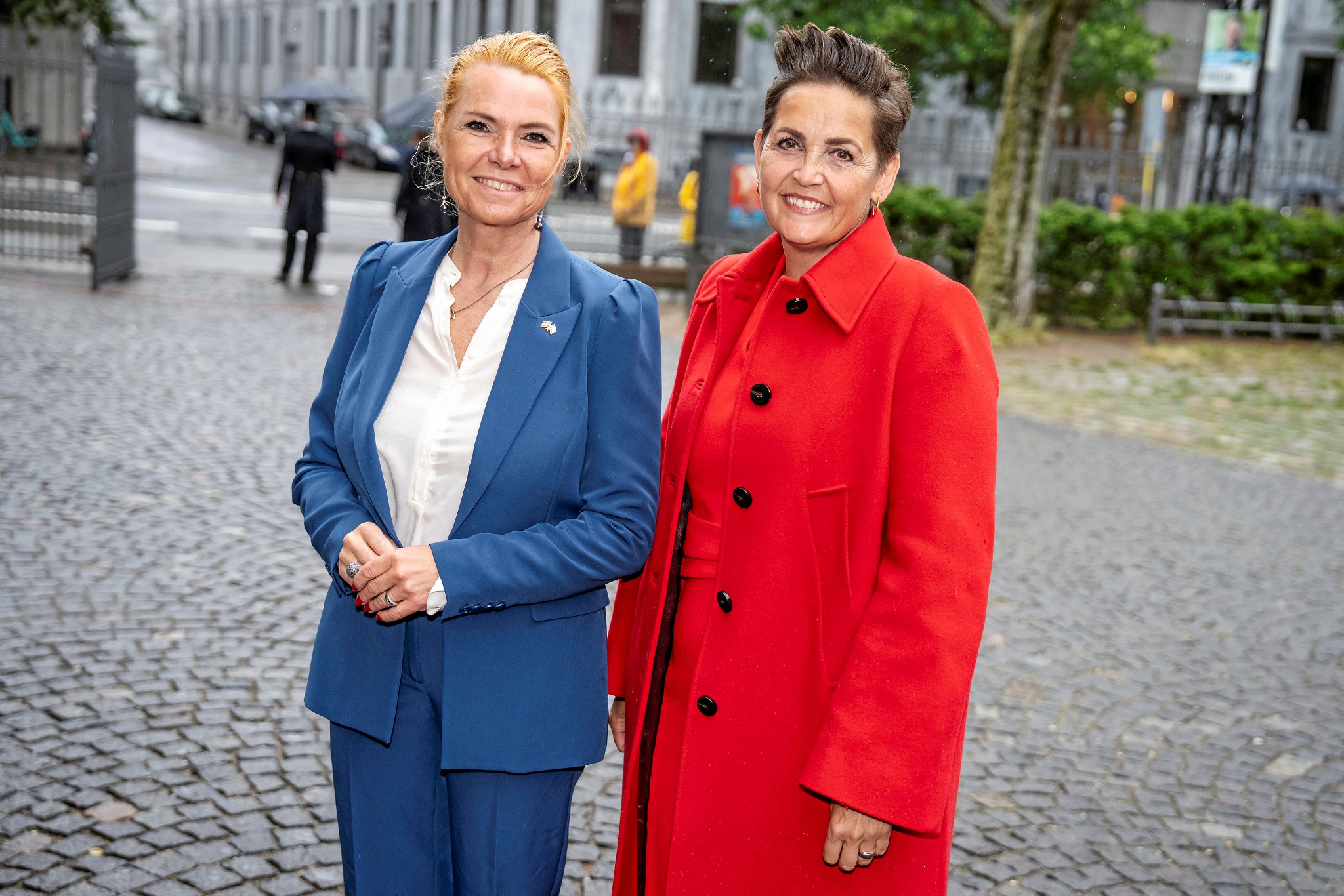 Inger Støjberg (DD) og Pia Olsen Dyhr (SF) er gode venner trods politiske uenigheder.