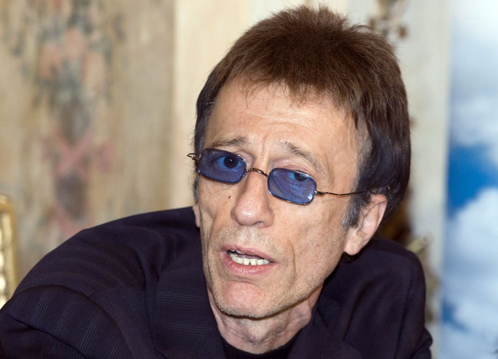 Den kendte hitmager Robin Gibb fra diskoorkestret Bee Gees er alvorligt syg, rapporterer britiske medier.
