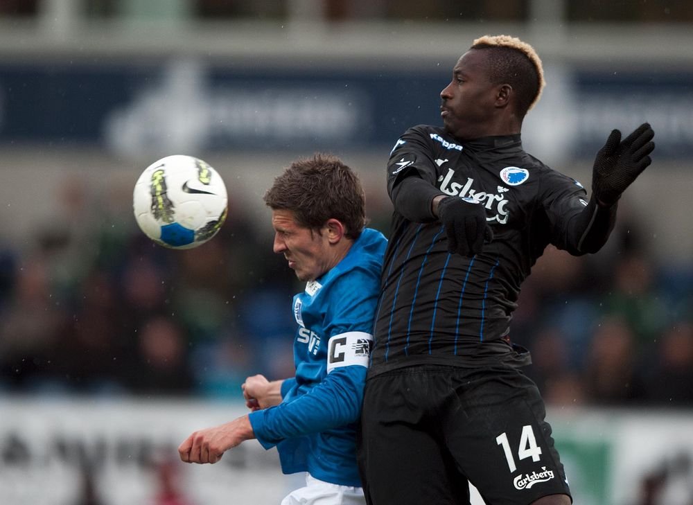 Mathias Tauber (til venstre) er her i kamp for Lyngby mod FCK og Dame N'Doye.