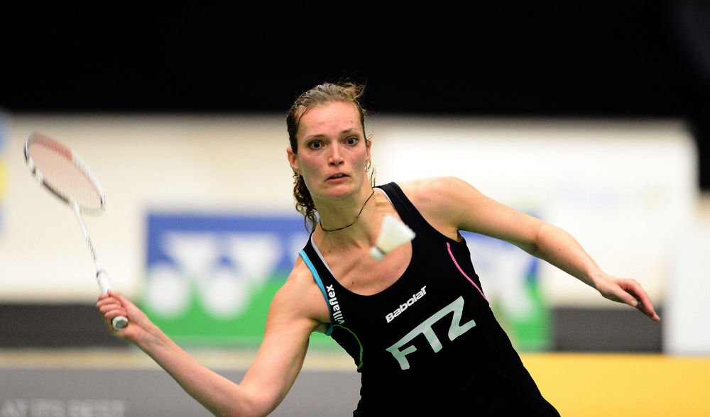 Tine Baun vandt EM i badminton for anden gang i træk, da hun igen fik ram på tyske Juliane Schenk i finalen.