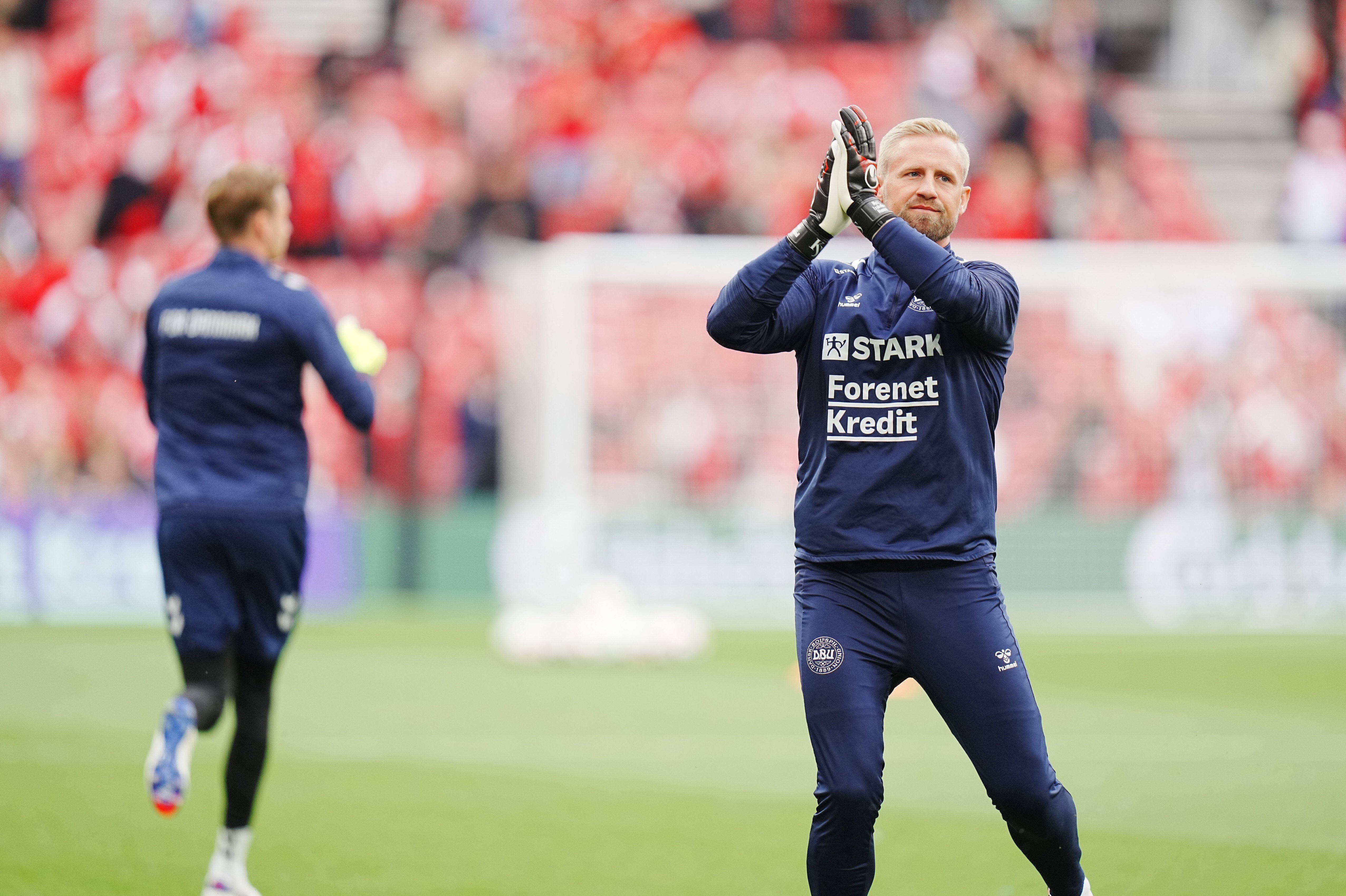 Kasper Schmeichel måtte tage plads på bænken til mødet med Sverige i Parken.