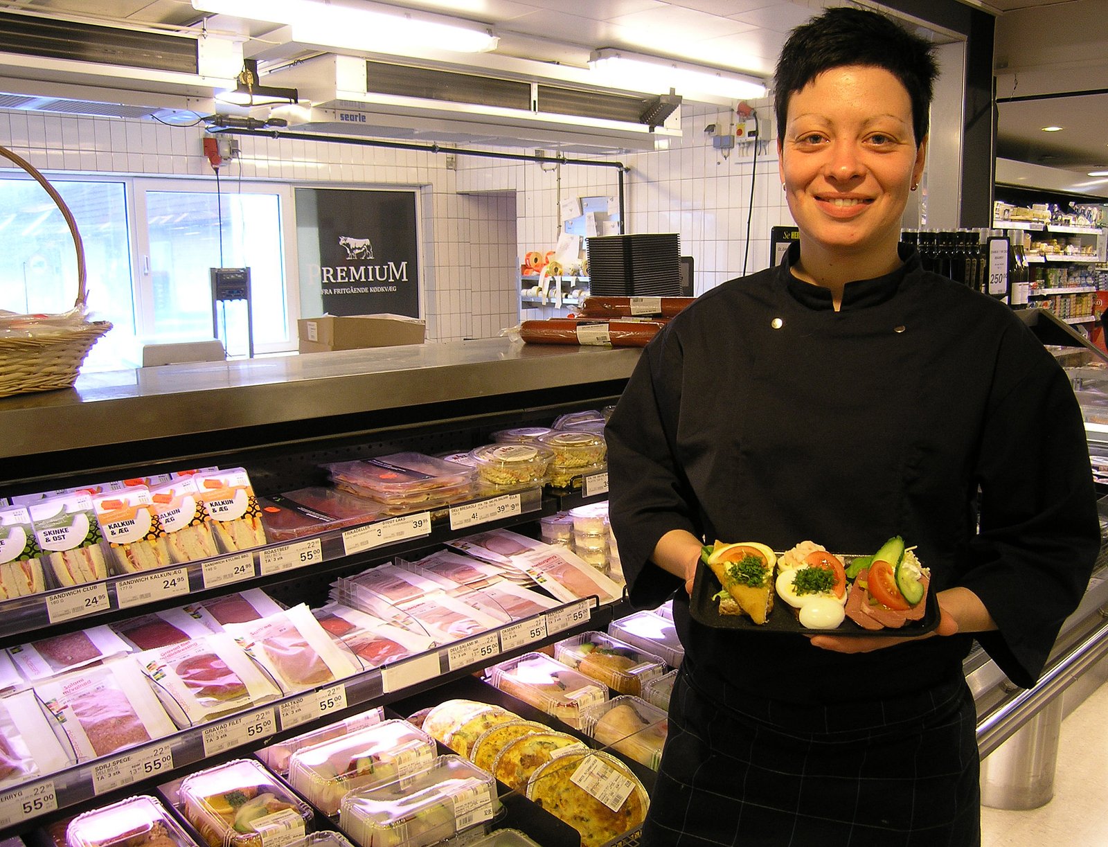 En erfaren delikatessedame, Katja Larsen, er ansat hos SuperBrugsen i Jyderup. Hun er modtaget med positive reaktioner fra kunderne.