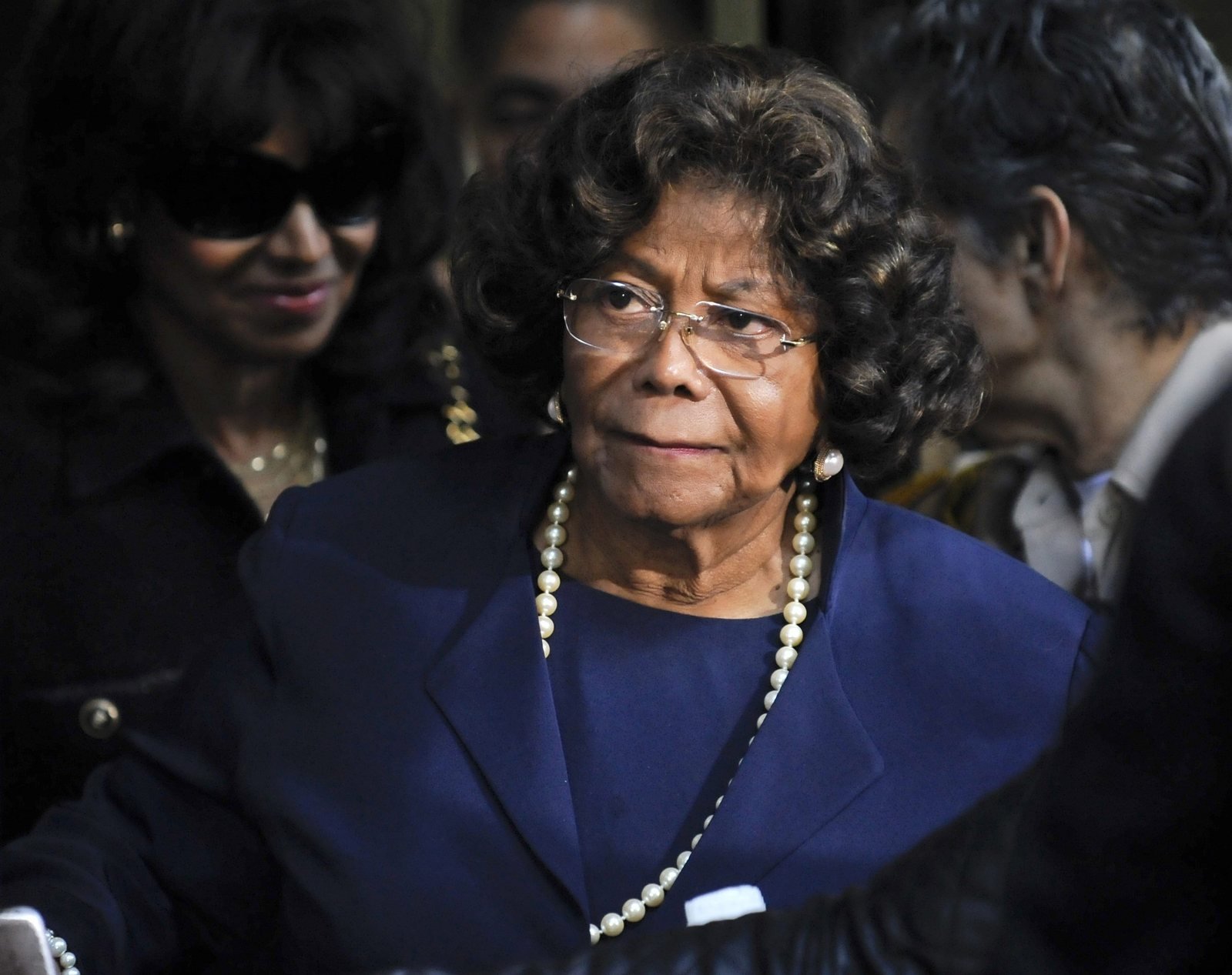 Dommer fratager det afdøde popikons mor, Katherine Jackson, forældremyndigheden over sine tre børnebørn.
