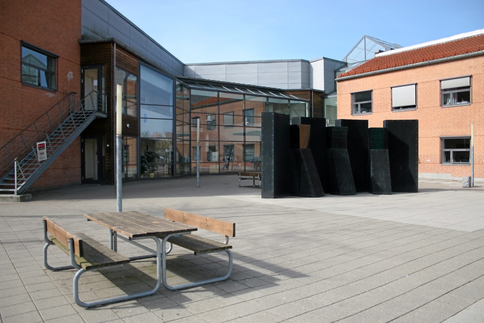 Flere elever var rystede efter knivtrusler på uddannelse fredag.