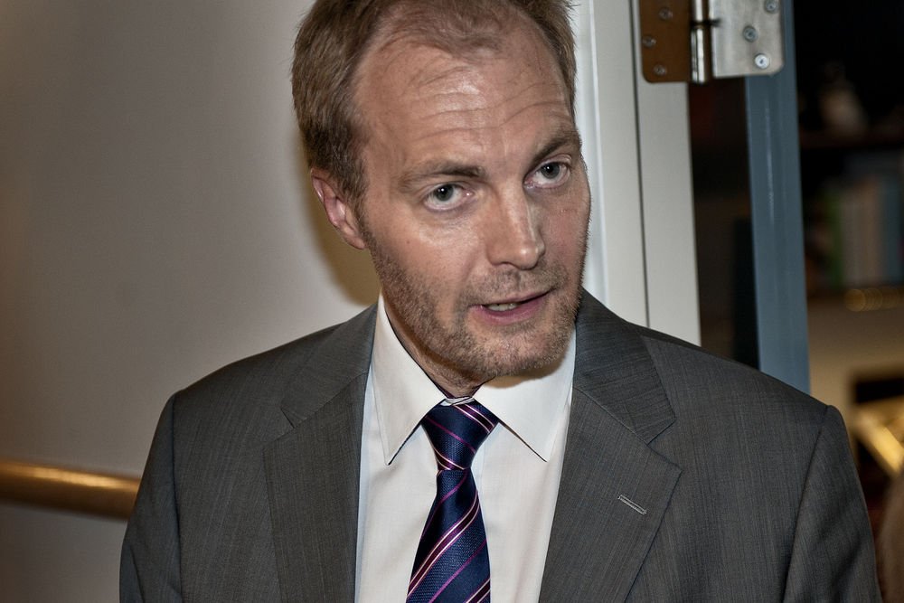 Dansk Folkepartis nye formand, Kristian Thulesen Dahl, har sat navne på sit nye hold i partiets top.