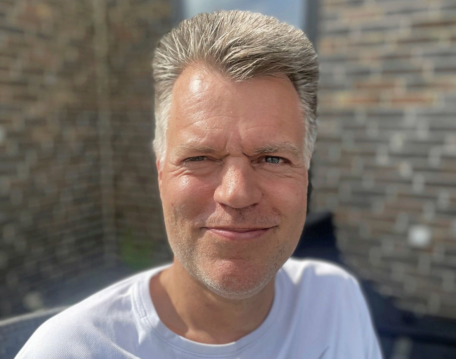 Jakob Halskov glæder sig til at udgivelsen af 'Ringe i vandet', men ser også frem til at fortsætte forfatterkarrieren.