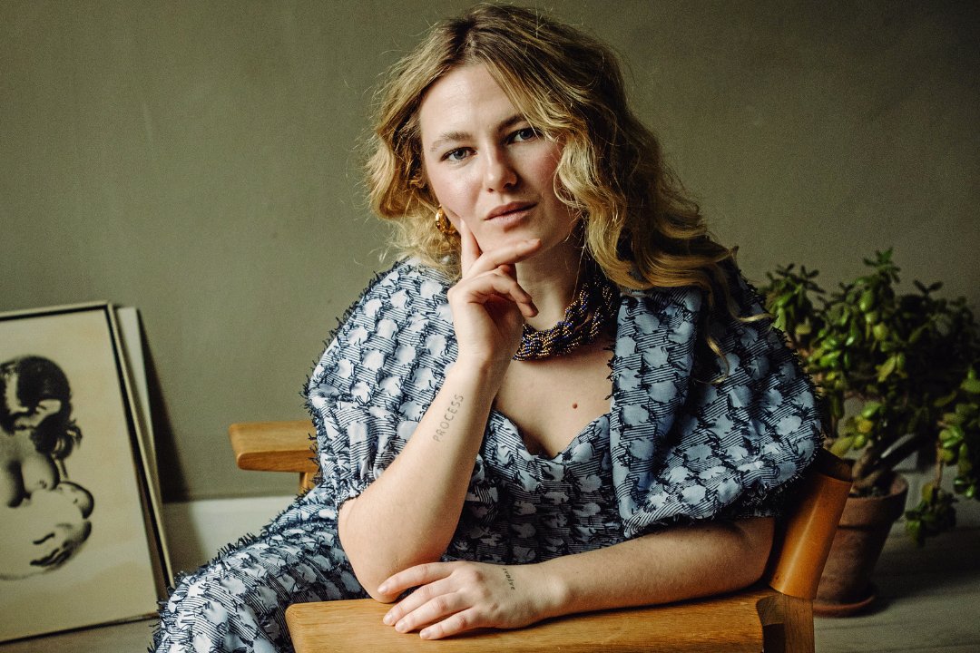 Malou Slott springer ud som forfatter og illustrator i ny fantasy-roman.