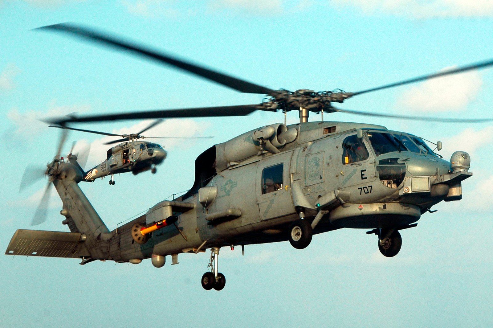 Forsvaret køber ni Seahawk-helikoptere. De skal bruges i Arktis og til piratbekæmpelse. Pris: Fire milliarder.