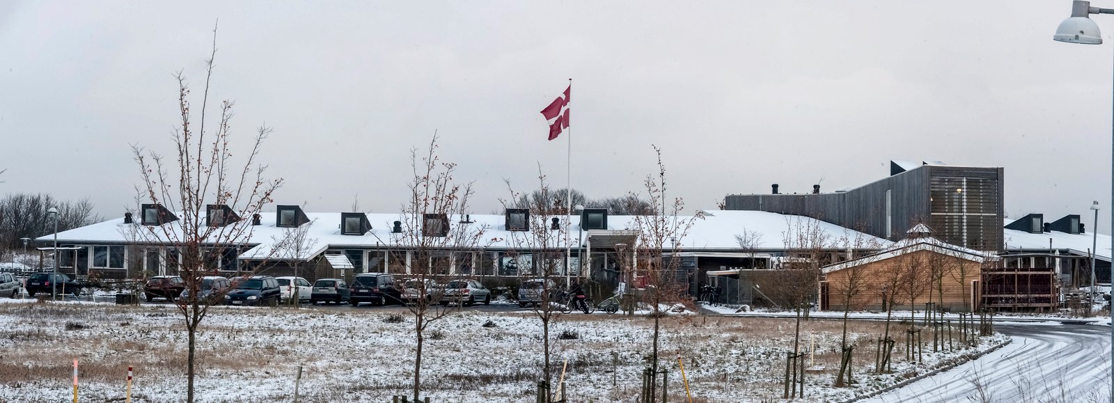 En mandlig pædagog i daginstitutionen Eventyrlunden i Holbæk blev i formiddag anholdt og sigtet for seksuelle overgreb mod flere børn i alderen 4-6 år.