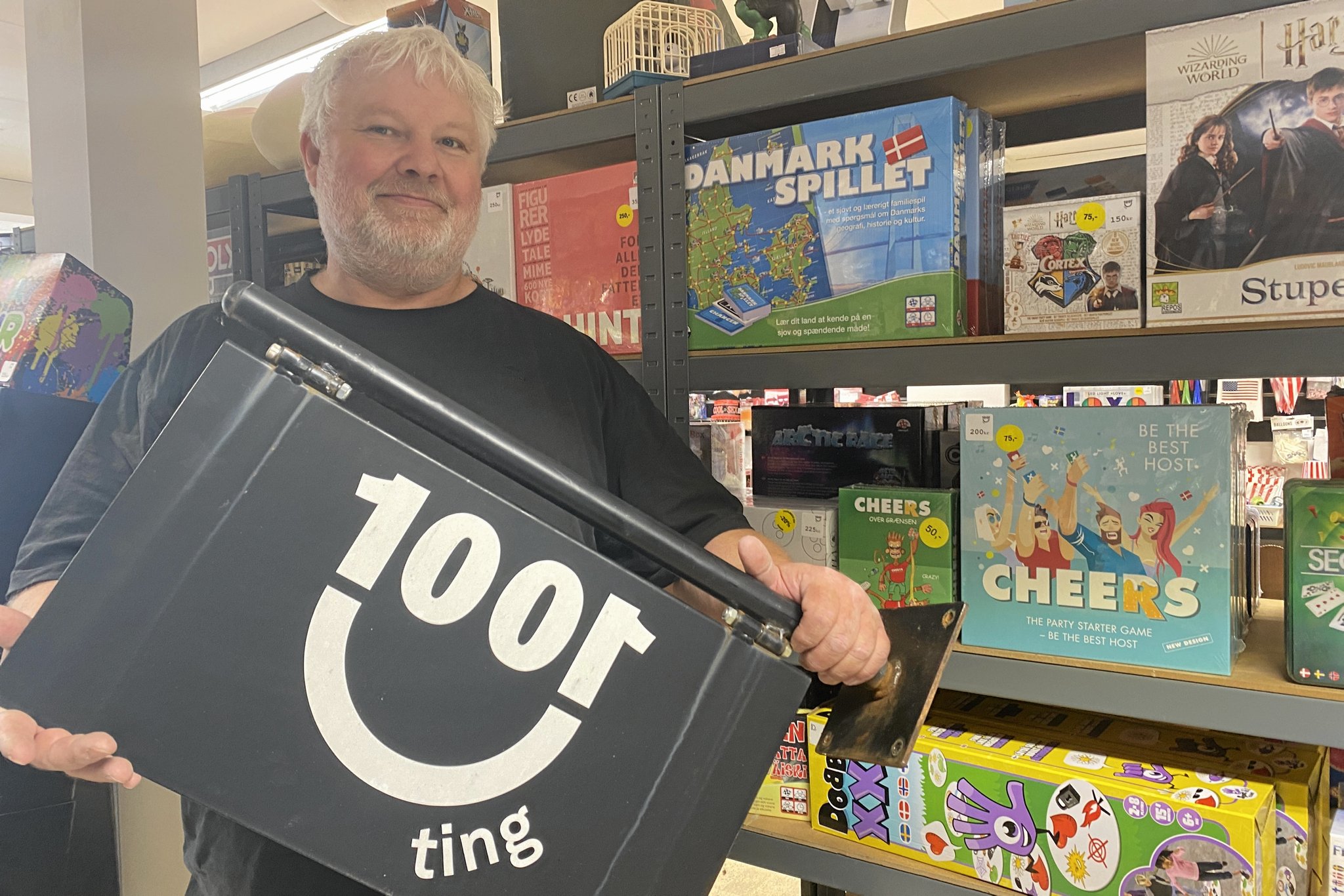 Kjartan Gudmundsson har flere slags spil på hylderne i 1001 ting.