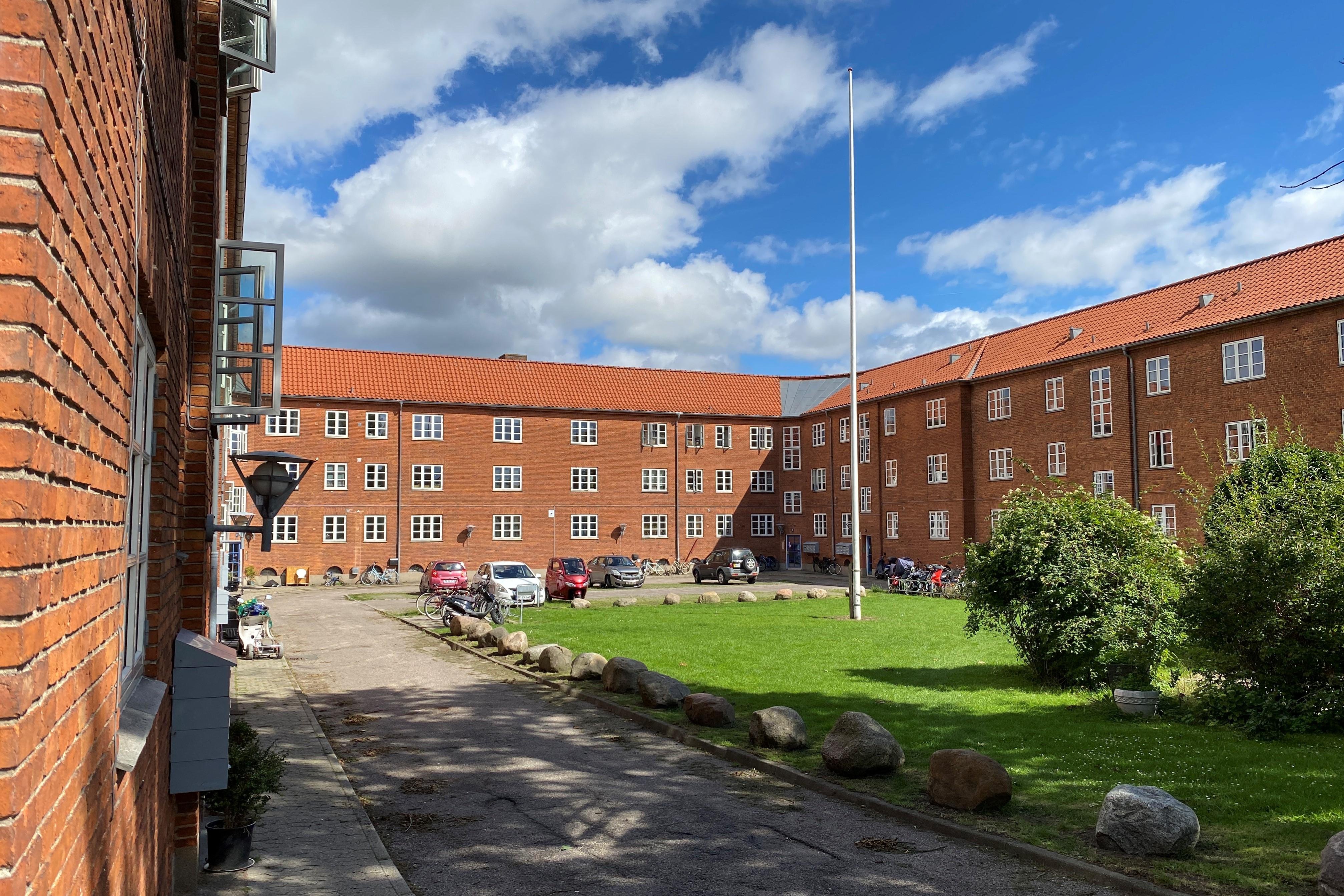 Politiet fandt narko i en lejlighed i Vestergade. Det er uvist, om det var i bebyggelsen Hesteskoen på billedet.