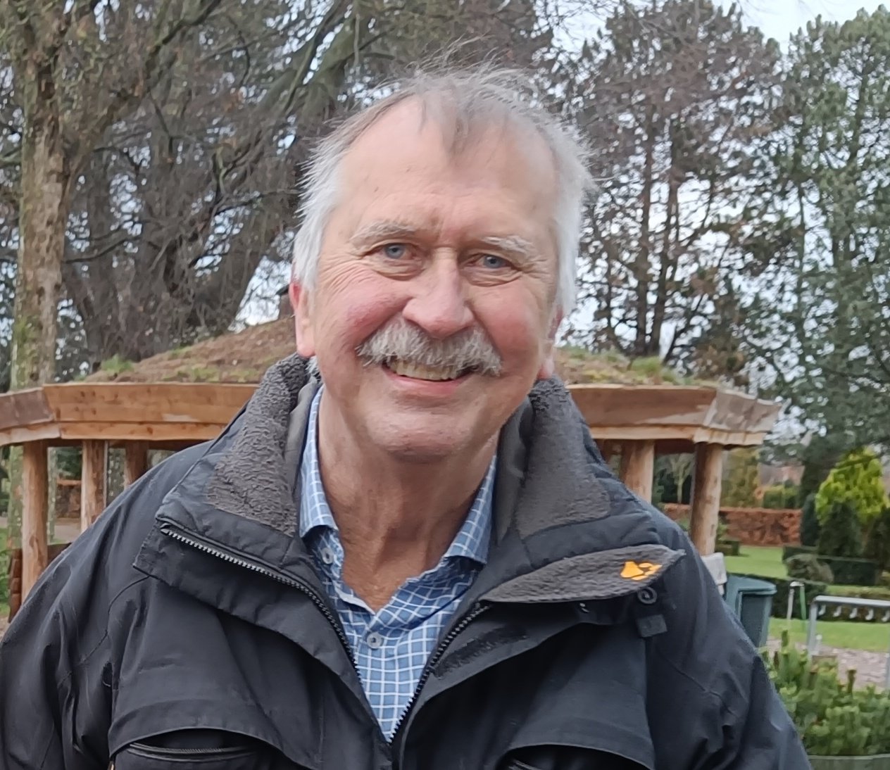 Tom Sinding er tidligere og mangeårig gymnasielektor i historie på Helsingør Gymnasium