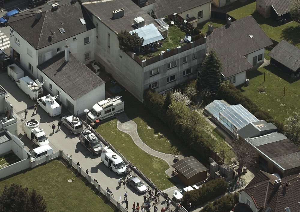 Forbryderen Josef Fritzls hus, hvor han misbrugte sin datter grusomt, skal rives ned i Amstetten i Østrig.