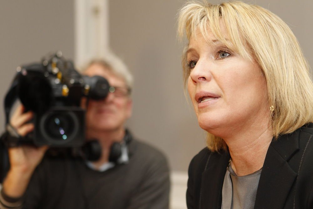 Den afgående konservative leder Lene Espersen har ingen planer om også at stoppe som udenrigsminister.