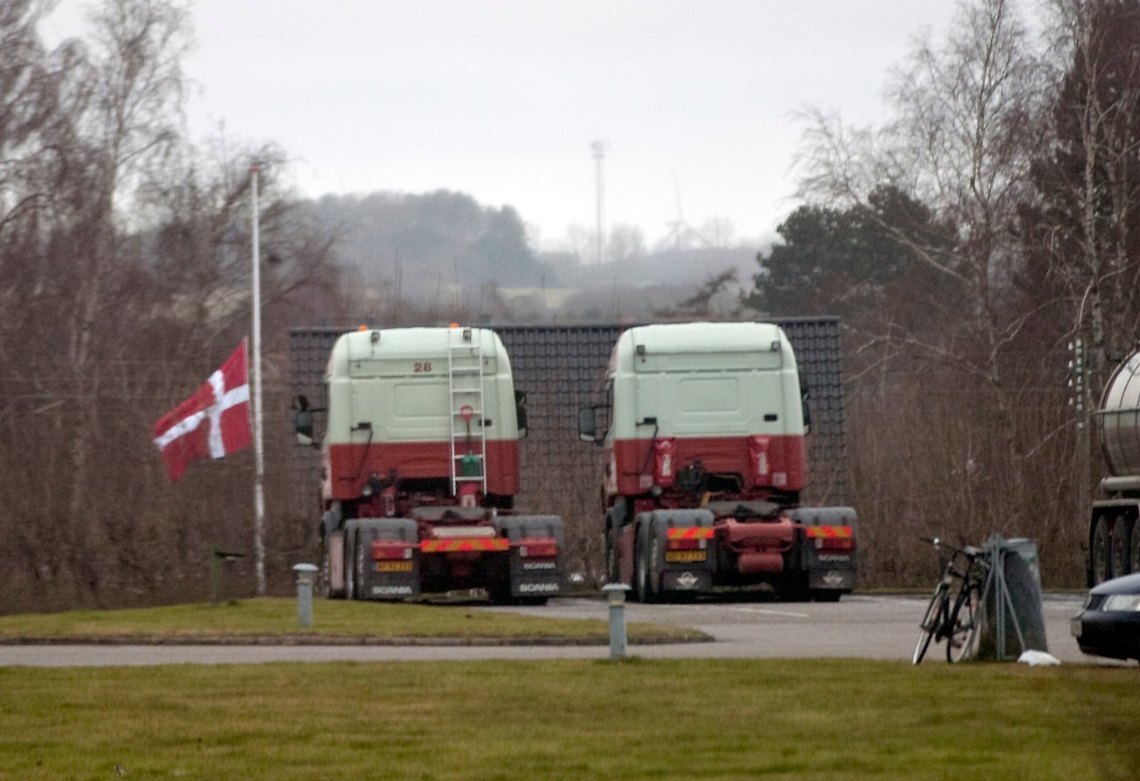 Det viser sig, at den omkomne 51-årige medarbejder hos Svebølle Auto Service arbejdede i en tankvogn fyldt med kvælstof - helt uden sikkerhedsudstyr. Svebølle Auto Service var ifølge Arbejdstilsynet informeret om tankvognens indhold.