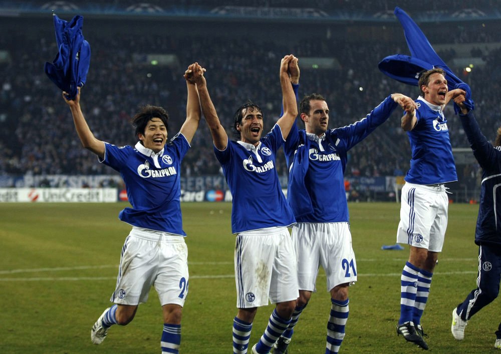 Schalke 04 kom bagud, men den tyske fodboldklub sendte alligevel spanske Valencia ud af Champions League.