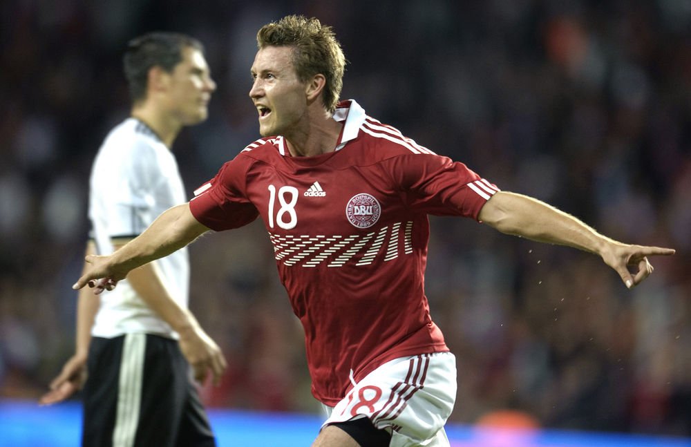 Alt kører som smurt for Mads Junker i øjeblikket, men det er kun et halvandet år siden, at han ville stoppe helt med at spille fodbold.