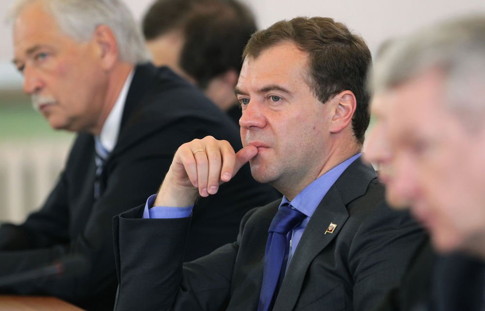 Ruslands præsident, Dmitrij Medvedev, siger i interview, at han måske vil prøve at blive genvalgt i 2012.