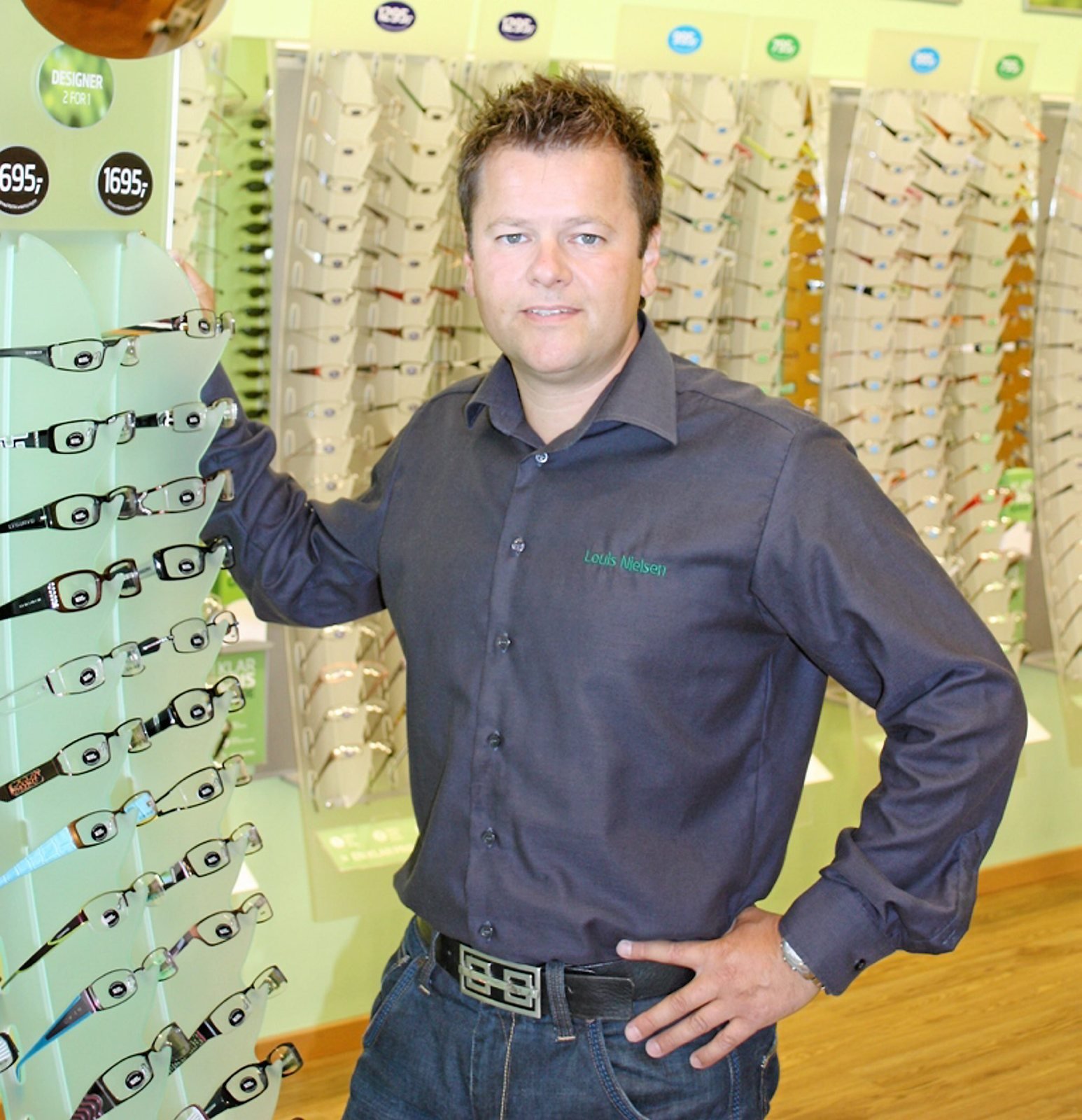Optiker Louis Nielsen i Køge får nu muligheden for at tilbyde et grundigt, uforpligtende tjek af synet helt gratis. Det sker i dagene mandag 2. og tirsdag 3. maj, når Louis Nielsen får besøg af optiker og synsekspert Dorthe Skov Albrektsen.