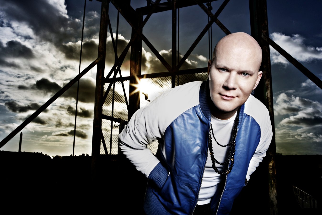 Energiske DJ Kato lægger op til en vildt svedig danseaften i Gørlevhallen fredag, hvor han også har inviteret vennerne Jon, Clemens, Ida Corr og Camille Jones.