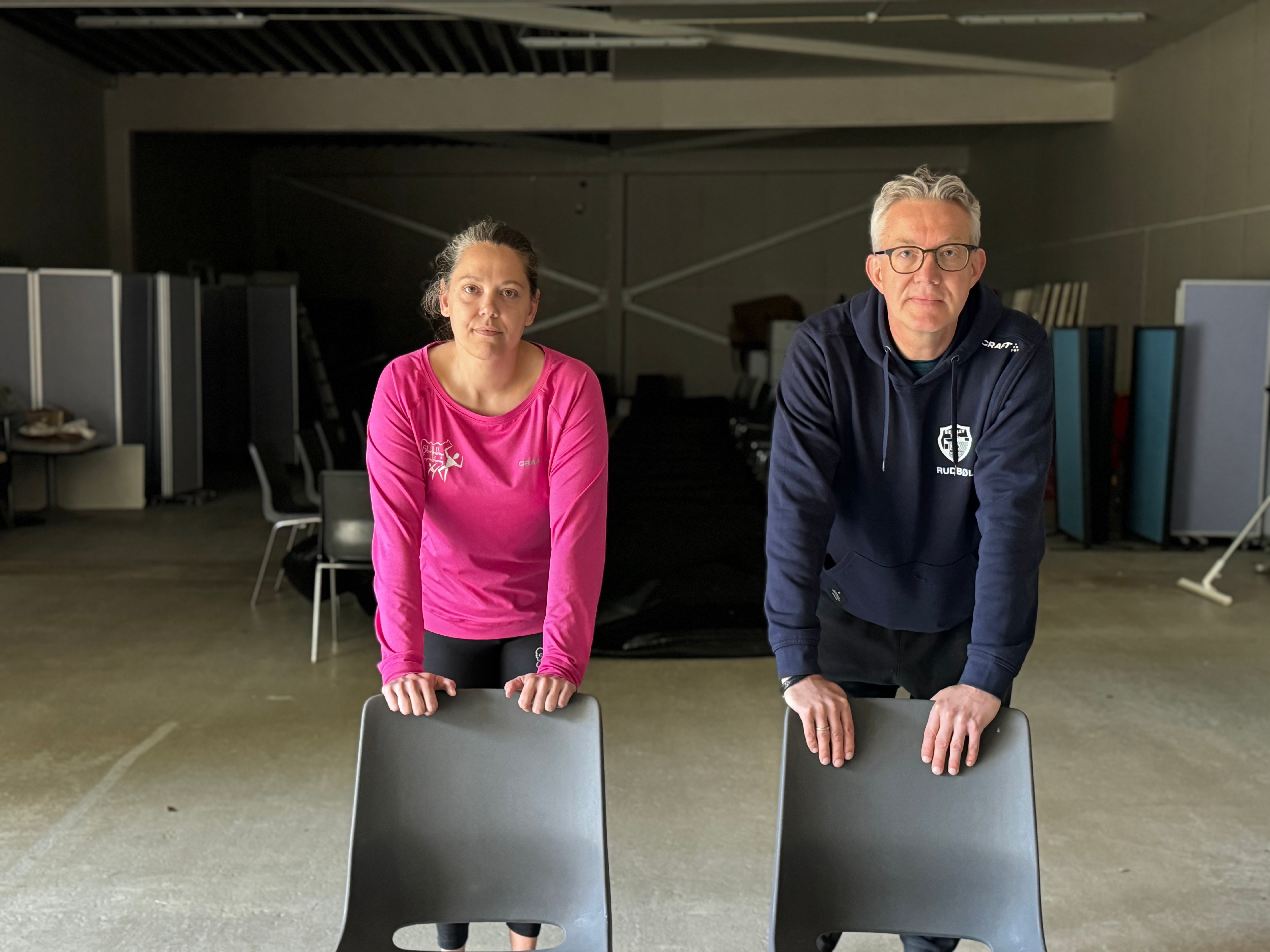 Pia Lund Hindsberg og Mads Schøn Rudbøl fra henholdsvis gymnastikforeningen og håndboldklubben vil gerne have det ledige lokale i Stevnshallen til idrætsformål.