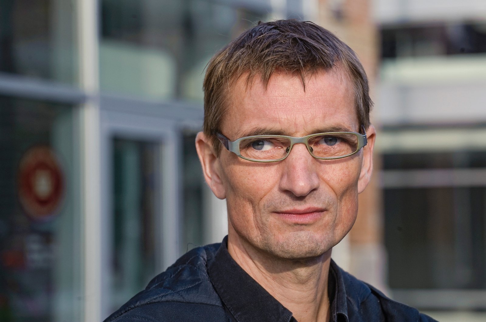 To agenter fra den indiske efterretningstjeneste, CBI, er til stede i Retten i Hillerød, hvor danske Niels Holck kæmper mod at blive udleveret i våbensag.