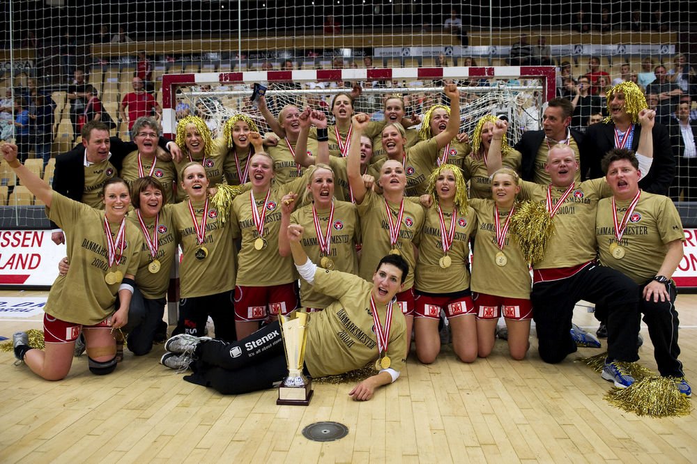 FCM Håndbold vandt DM-guldet i håndbold for kvinder, da holdet besejrede Randers HK efter en gyserafslutning.
