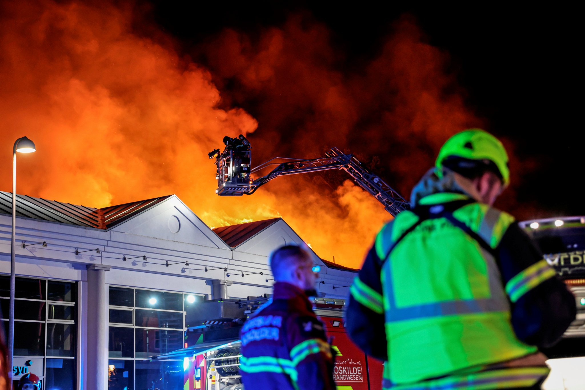 Brand i Black Swan Lifestyle i den tidligere Tæppeland-bygning på Københavnsvej i Roskilde.