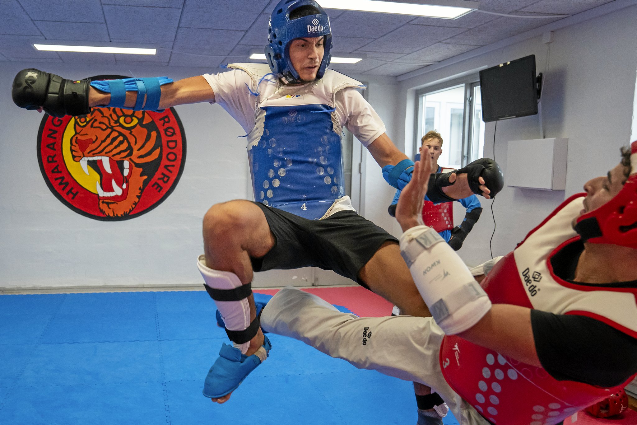 Der bliver gået til den ved træningen hjemme i Hwarang Rødovre Taekwondo Klub, inden Edi Hrnic i august skal kæmpe ved OL i Paris.