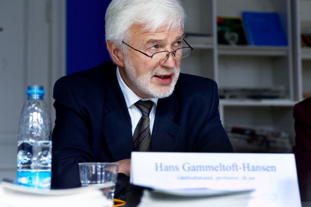 Folketingets Ombudsmand, Hans Gammeltoft-Hansen, har meddelt Folketinget, at han går på pension i januar 2012.