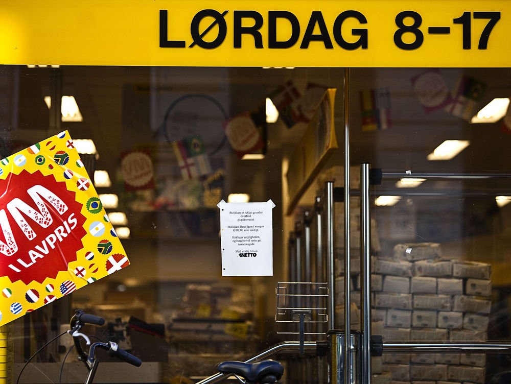 To mænd er blevet dømt for vold mod Netto-ansatte i Blågårdsgade i København. En 22-årig mand fik 40 dages fængsel, og en 34-årig mand fik fem måneders fængsel.
