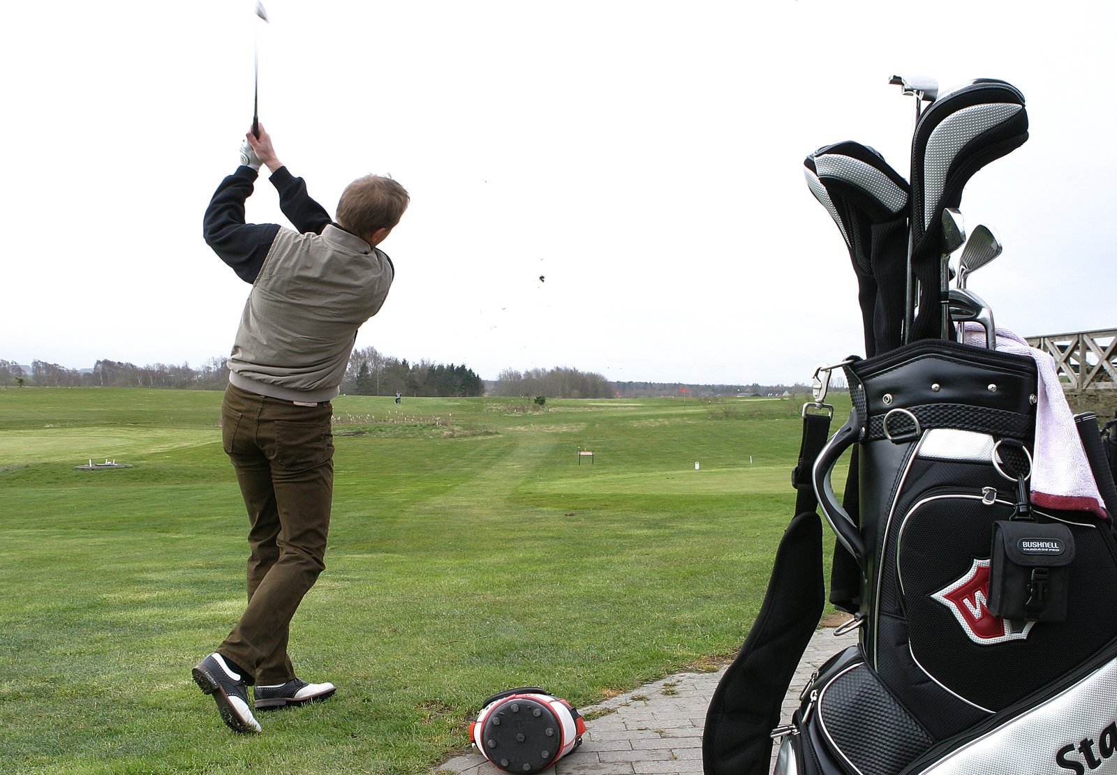 Mensalgård Golfs nye ejere er gået konkurs med Benniksgaard Golf i Sønderjylland, og fremtiden er usikker for golfbanen i Gudmindrup.