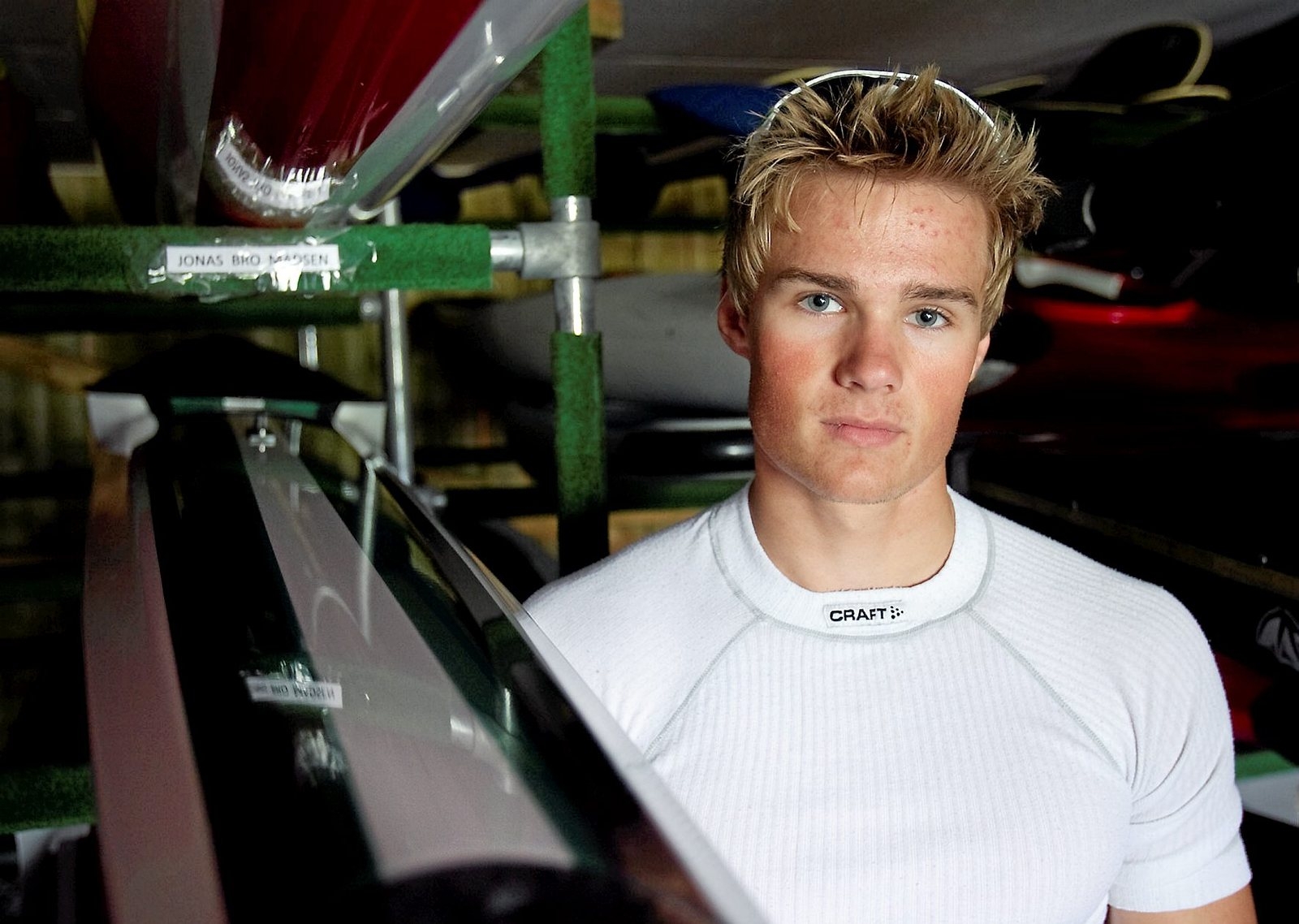 Sydkysten tegnede i 2011 et portræt af Lasse Bro Madsen forud for hans deltagen ved junior-VM. Han er en af de få fra klubben i Vallensbæk, der har taget medalje ved et stort stævne som EM eller VM - Thomas Olsen Sydkysten tegnede i 2011 et portræt af Lasse Bro Madsen forud for hans deltagen ved junior-VM. Han er en af de få fra klubben i Vallensbæk, der har taget medalje ved et stort stævne som EM eller VM