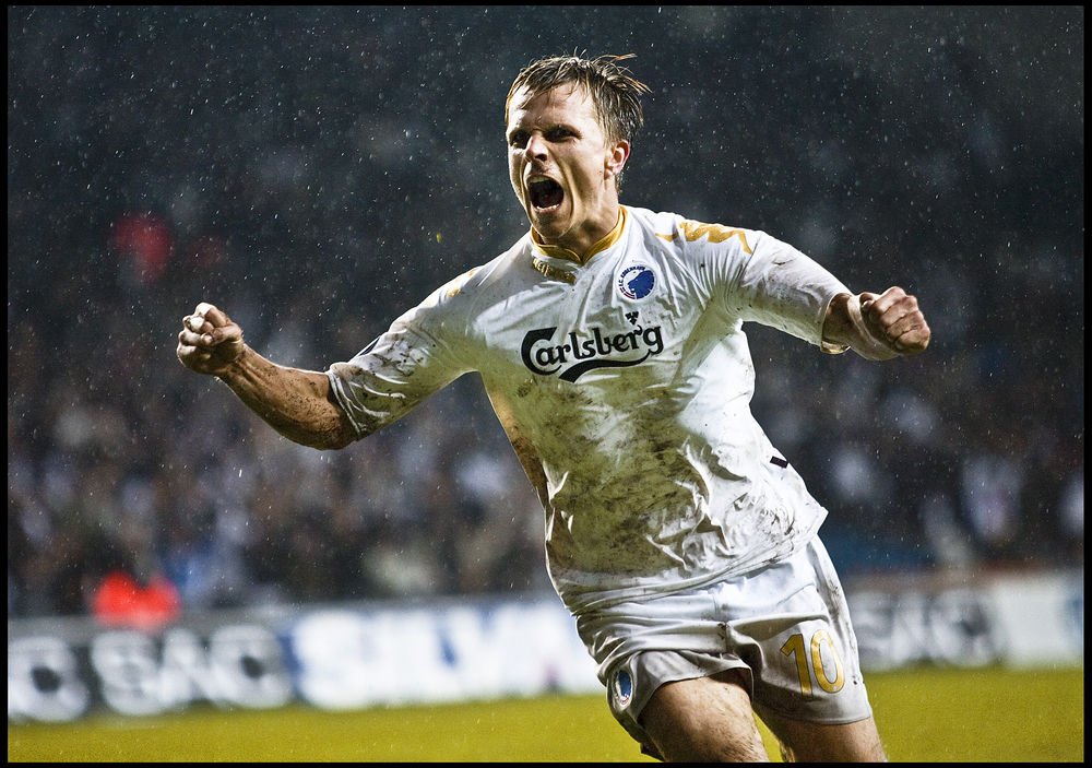 Den forhenværende FCK-spiller Jesper Grønkjær mener, at hans tidligere klub besejrer Shamrock Rovers samlet.