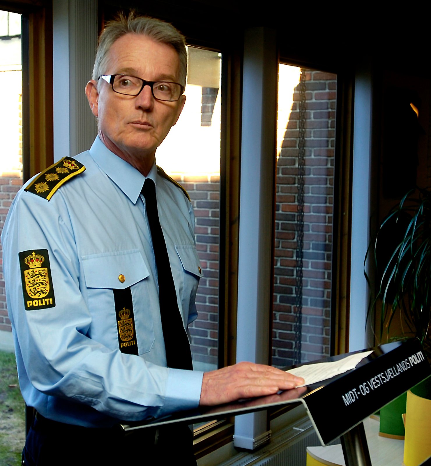 Politidirektør Anders Linnet bekræfter over for dagbladet Nordvestnyt, at der er fyringer på vej til det administrative personale i Midt- og Vestsjællands Politi.