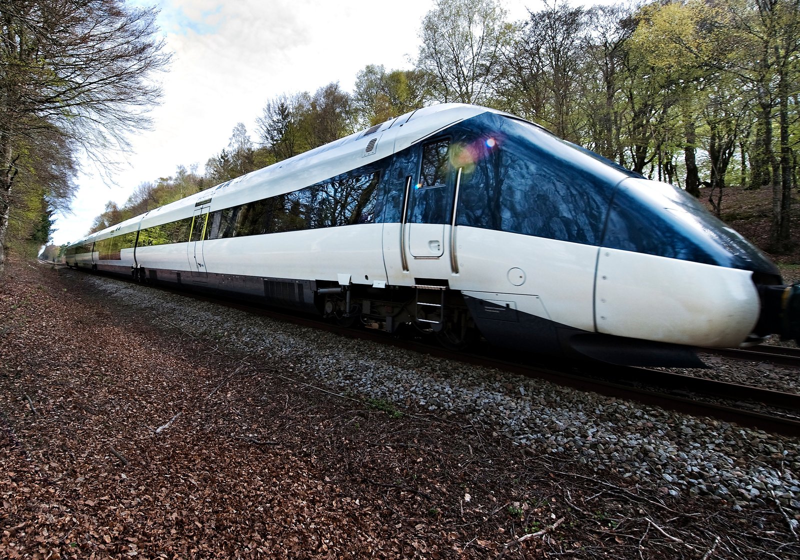 DSB har besluttet at indstille al kørsel med IC4-tog indtil videre. To gange har IC4-tog bremset for sent.