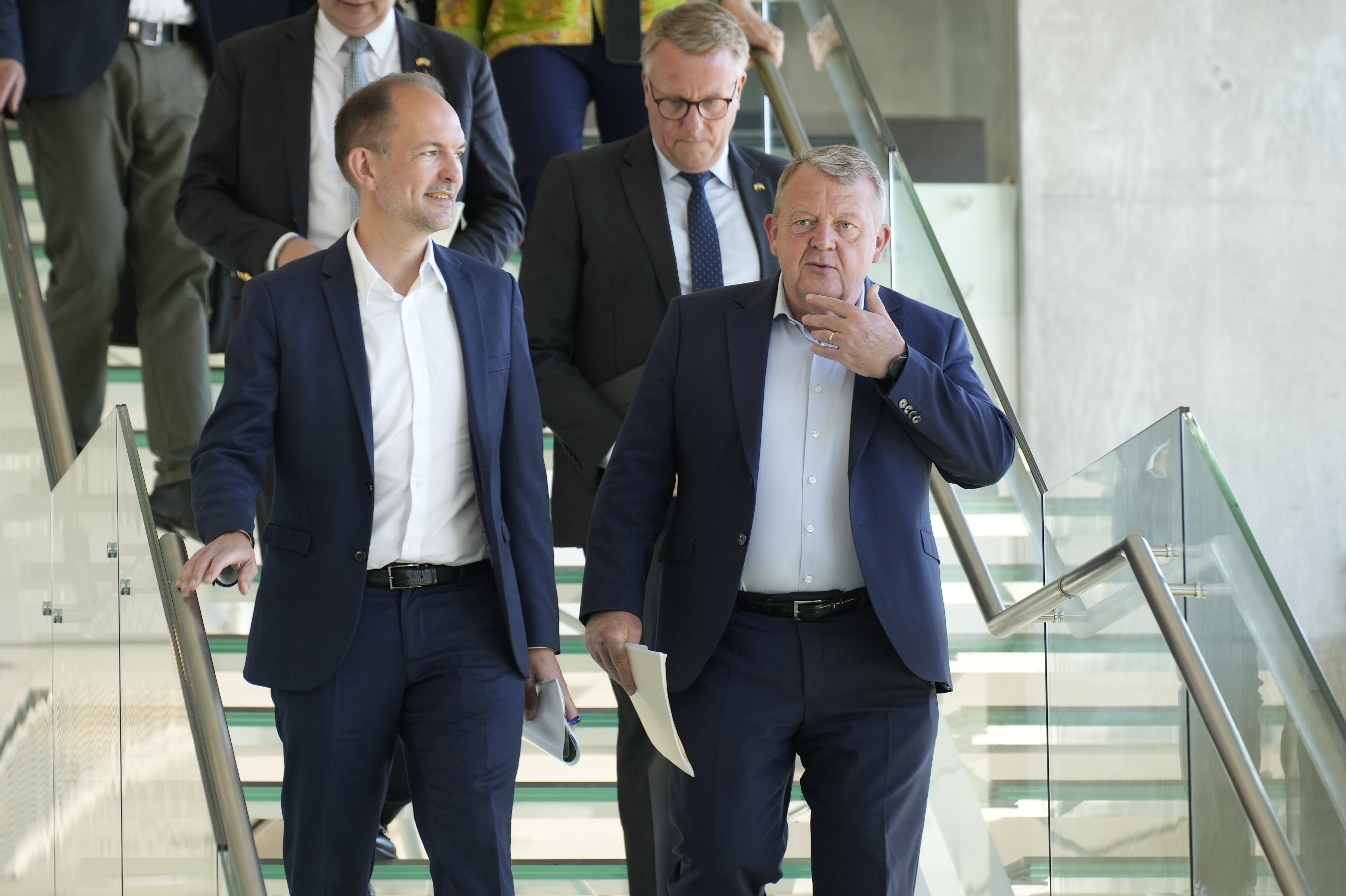 Forsvarsminister Troels Lund Poulsen (V), udenrigsminister Lars Løkke Rasmussen (M), erhvervsminister Morten Bødskov (S) og skatteminister Jeppe Bruus (S) ved regeringens pressemøde om et stærkere, dansk erhvervsliv hos Lundbeck i Valby.