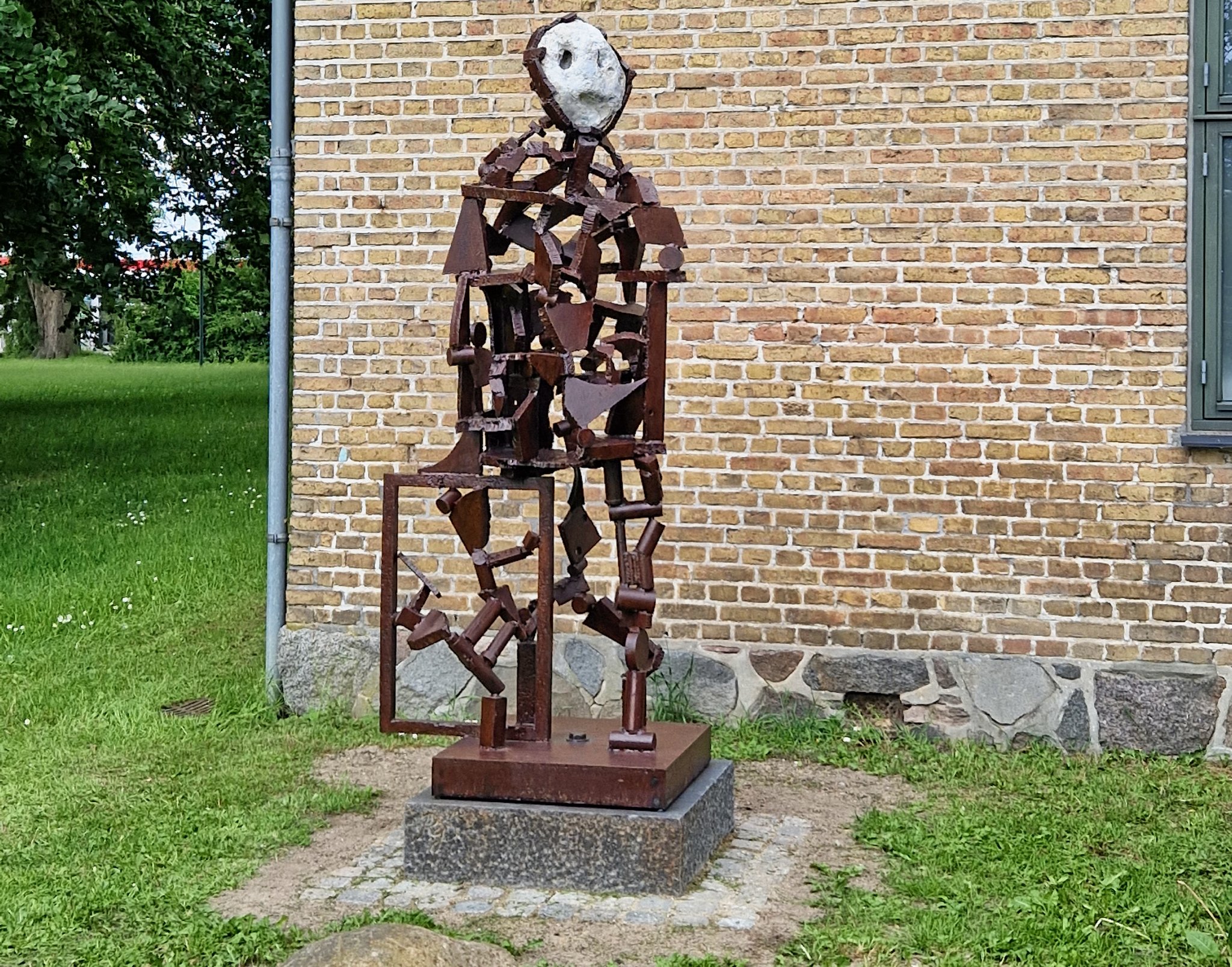 Det er kyndige folk hos Nationalmuseets Restaureringsafdeling, som har stået for arbejdet med værkerne.
