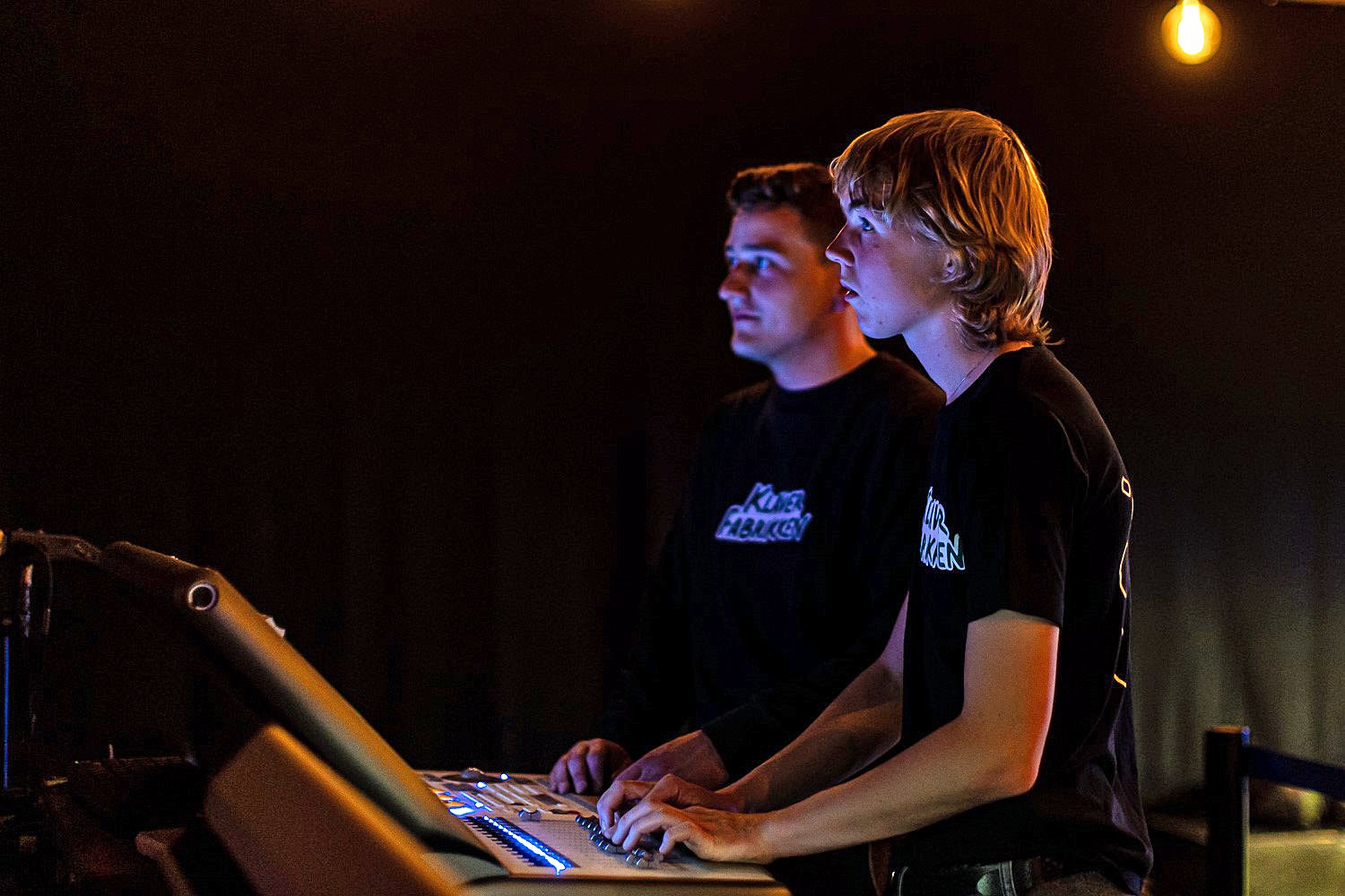 Mixerpulten er udateret og besværlig - men det skal der nu laves om på.