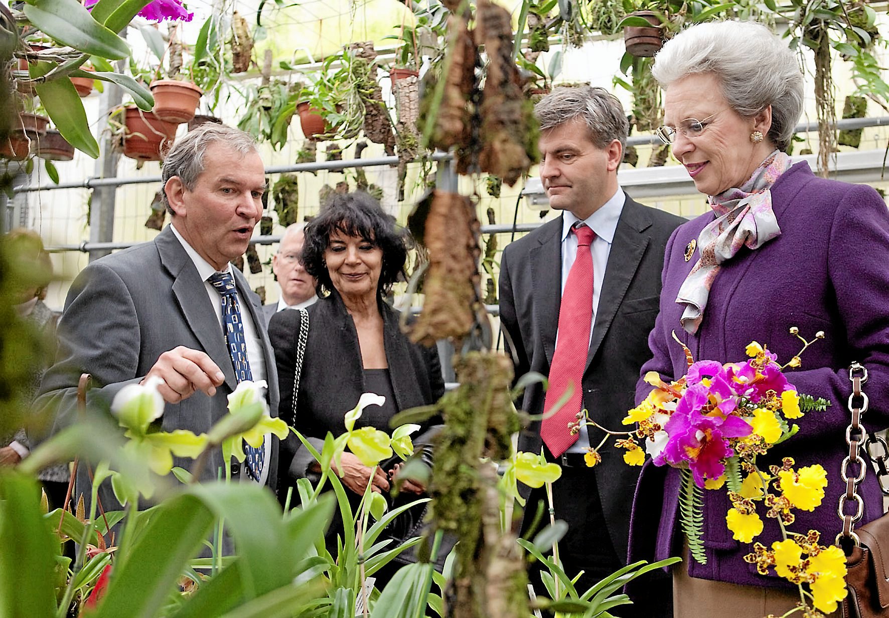 Hans Christiansen fik Dronning Ingrids drivhus, da hun døde. Her ses prinsesse Benedikte på besøg hos Orchidegartneriet i 2010.