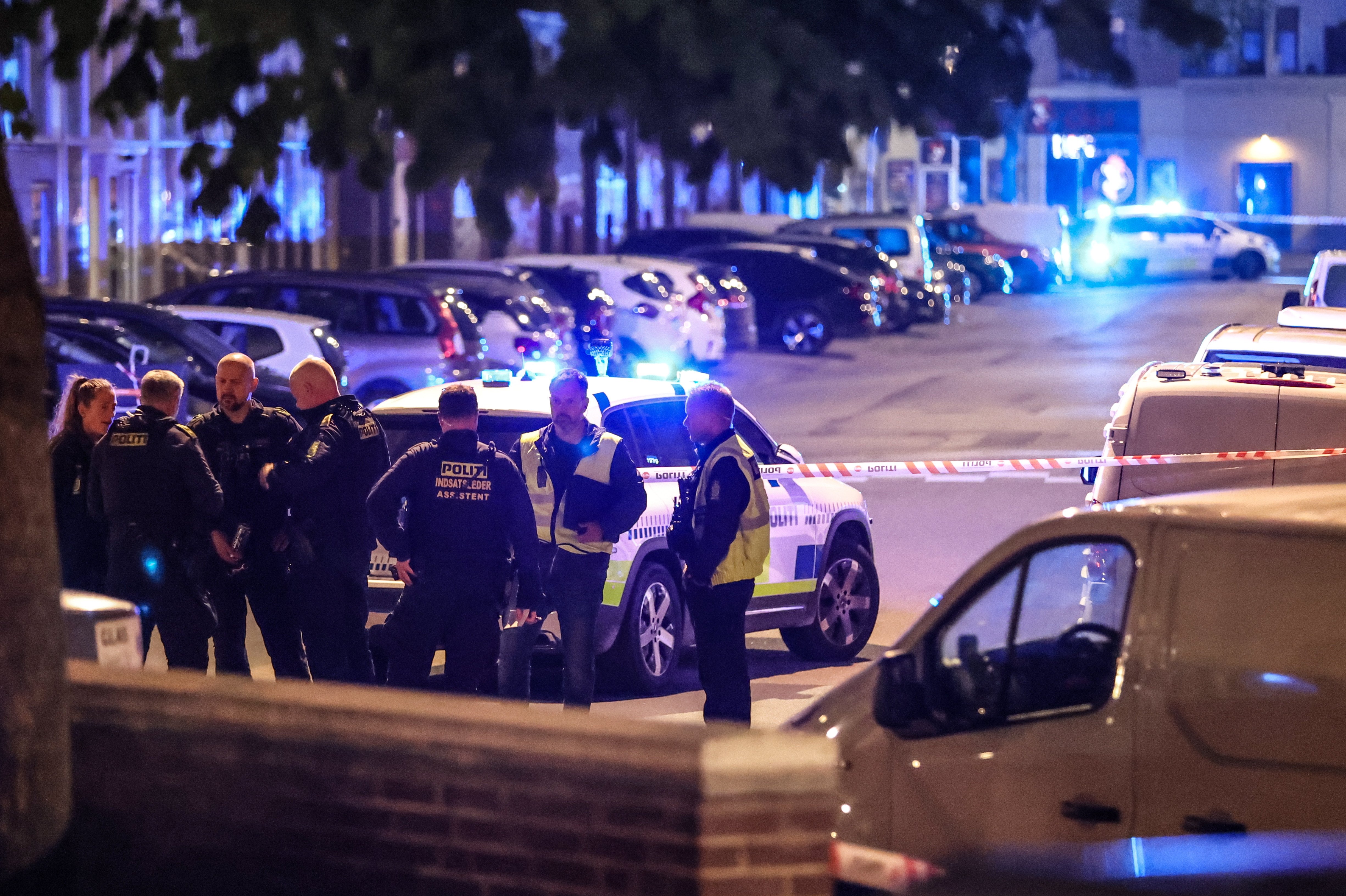 Politiindsats ved Titanparken og Titangade i København i forbindelse med skyderi mandag 24. juni 2024. (Foto: Steven Knap/Scanpix 2024)