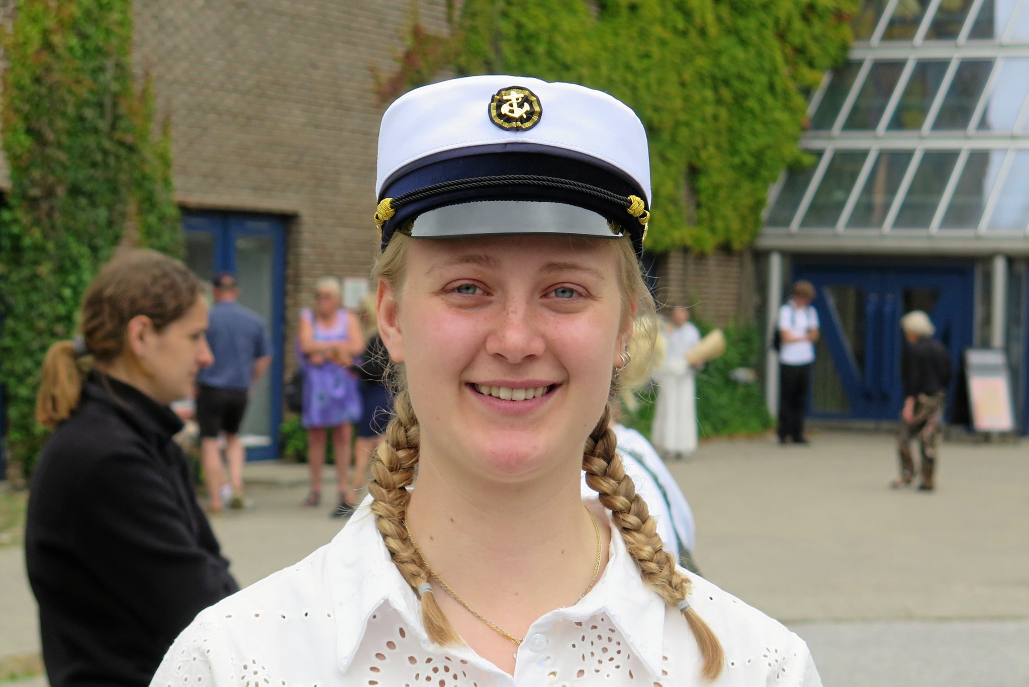 Rigmor Marie Sanderhoff var sammen med Thea Borregaard Lindgreen oppe i PLS. De havde undersøgt bakterieforekomster på æbler og agurker. - Nina Lise Rigmor Marie Sanderhoff var sammen med Thea Borregaard Lindgreen oppe i PLS. De havde undersøgt bakterieforekomster på æbler og agurker.