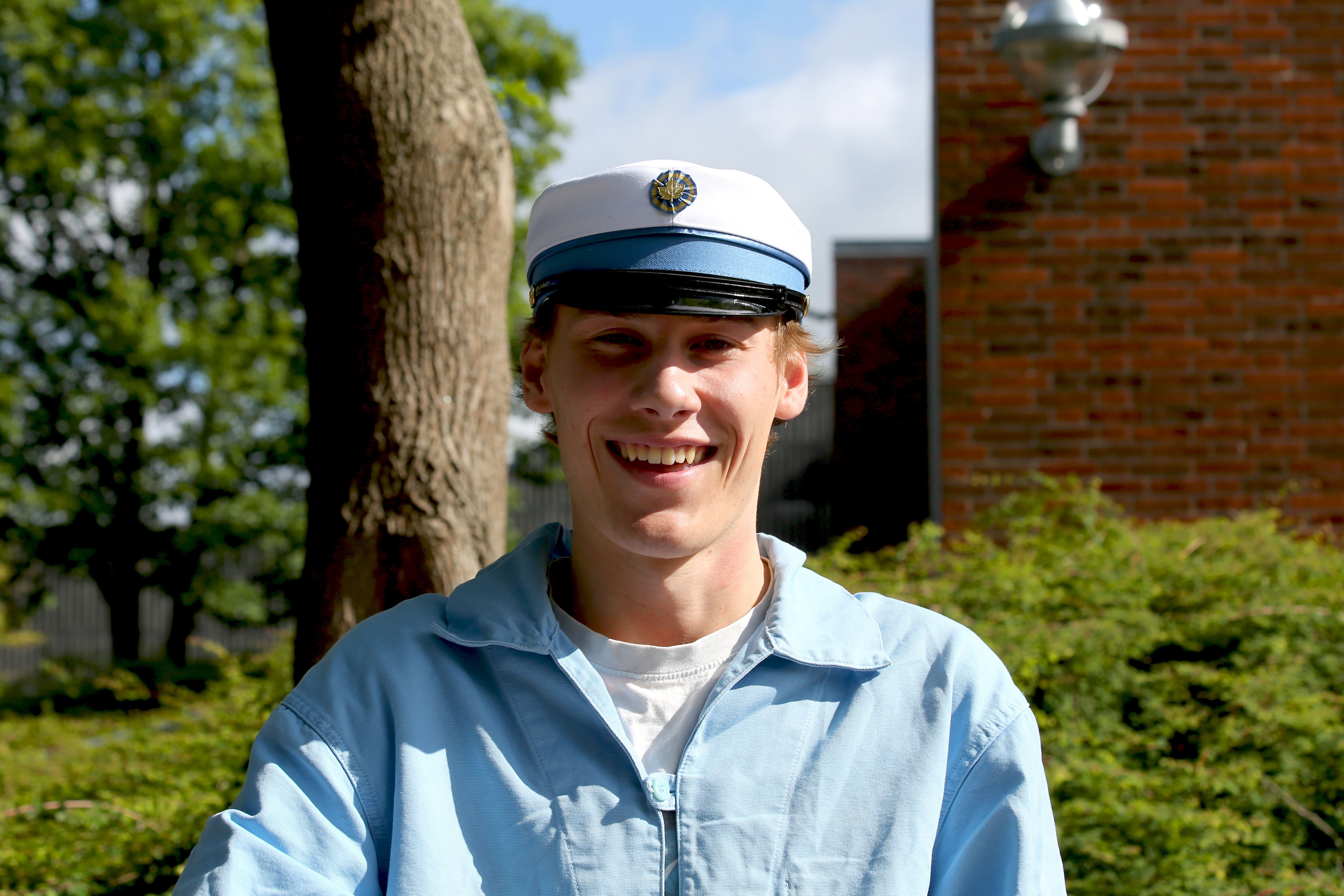 Oliver Ahlefeldt-Laurvigen fik mandag den første blå hue.