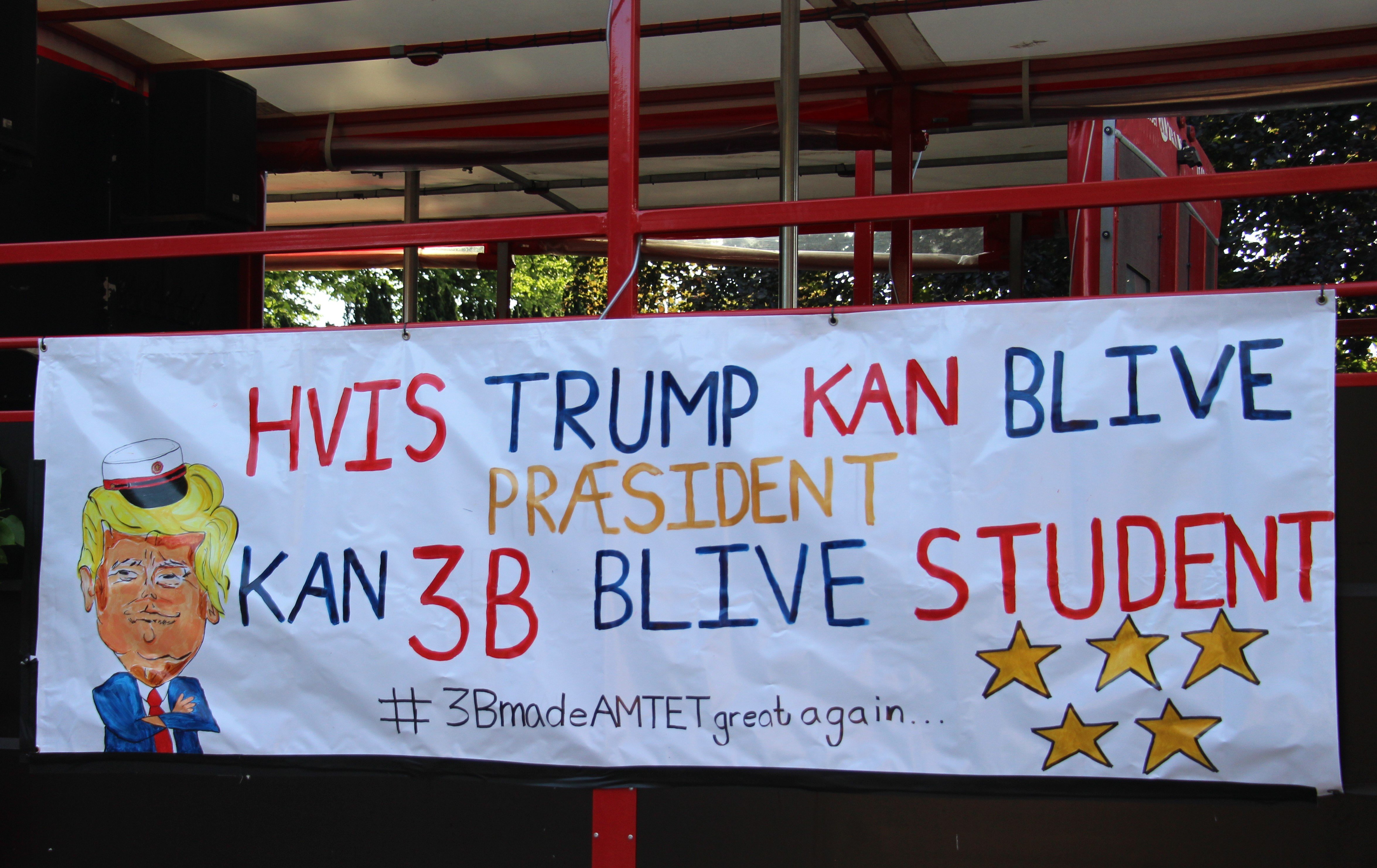 Studentervogne-bannere fra Roskilde Gymnasium.