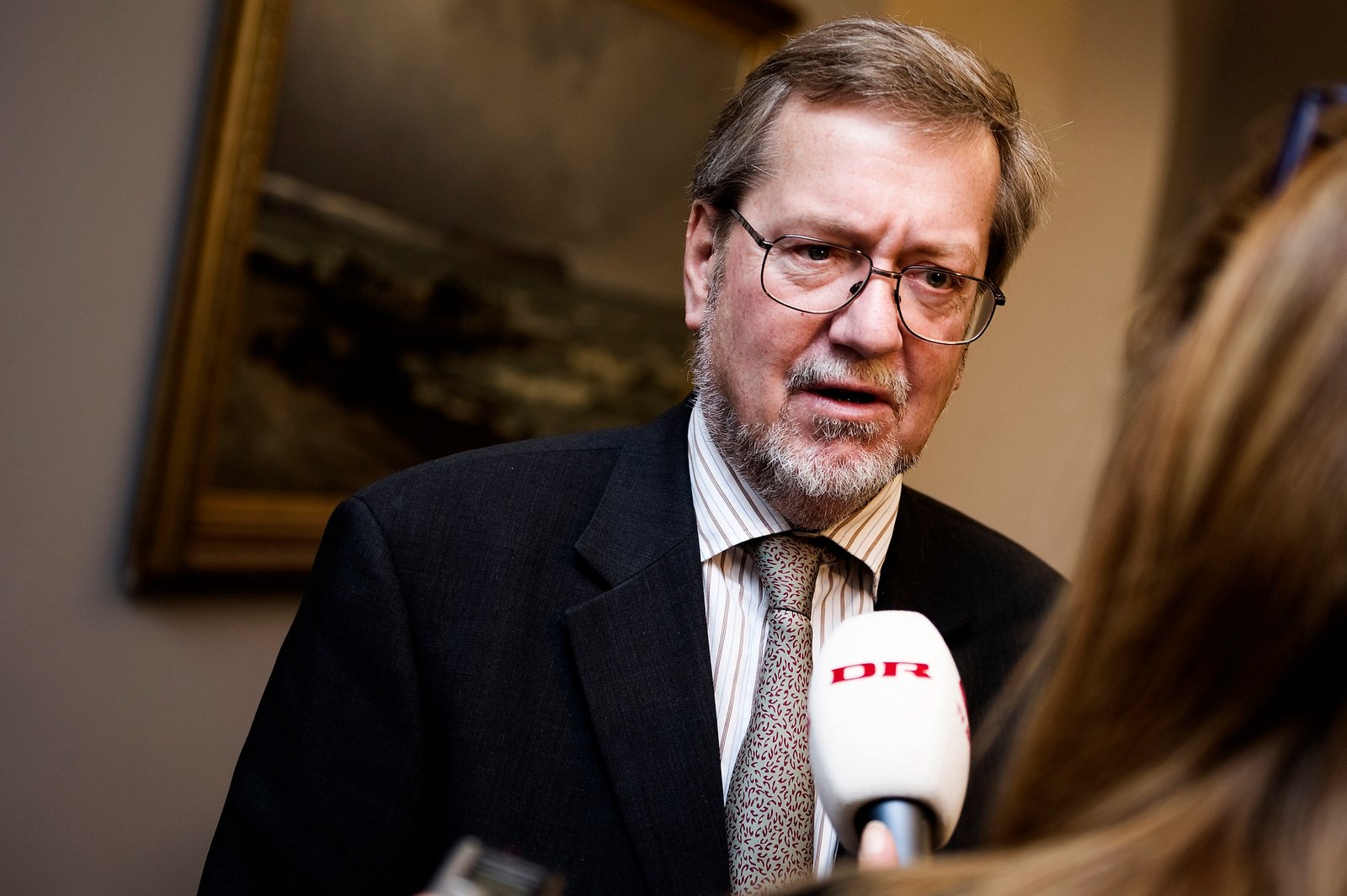 Udenrigsminister Per Stig Møllers planlagte rejse på fredag til Saudi-Arabien, Israel og Syrien på fredag er udskudt. Det skyldes, at ministerens søn er død.